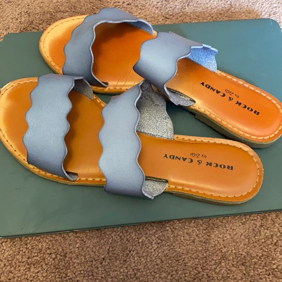 Sandals - Picture 1 of 3